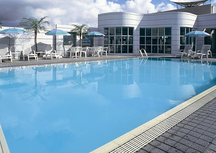 Cheap holiday deals at Metropark Hotel